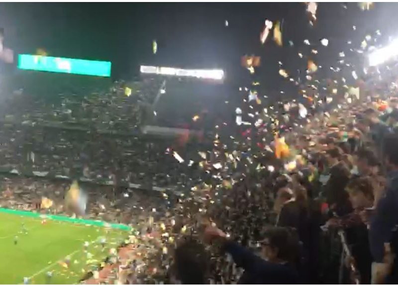 Lluvia de peluches en el Benito Villamarín / SA