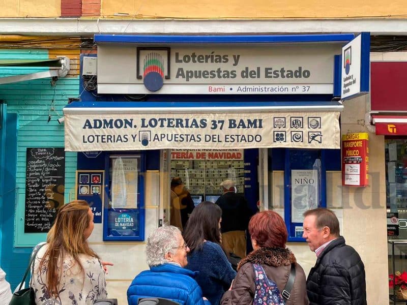 Imagen de una administración de Lotería del barrio de Bami en Sevilla / Clara Fajardo