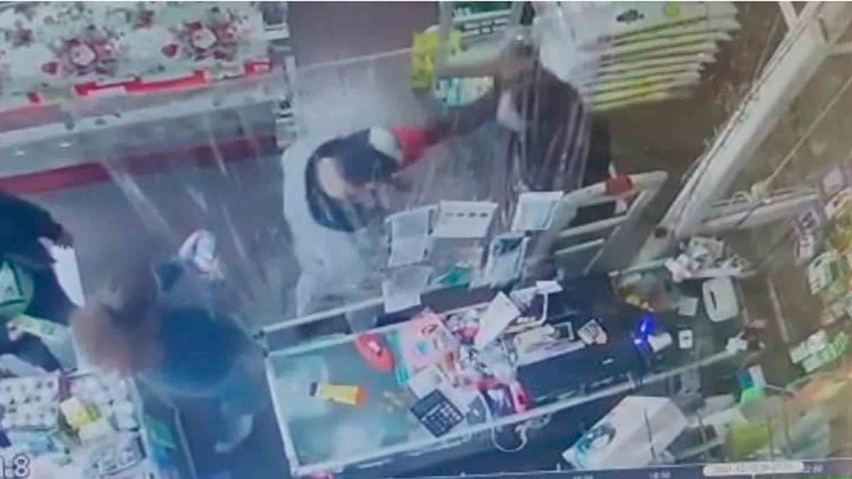 Imagen de la caja registradora del robo en Sanlúcar La Mayor