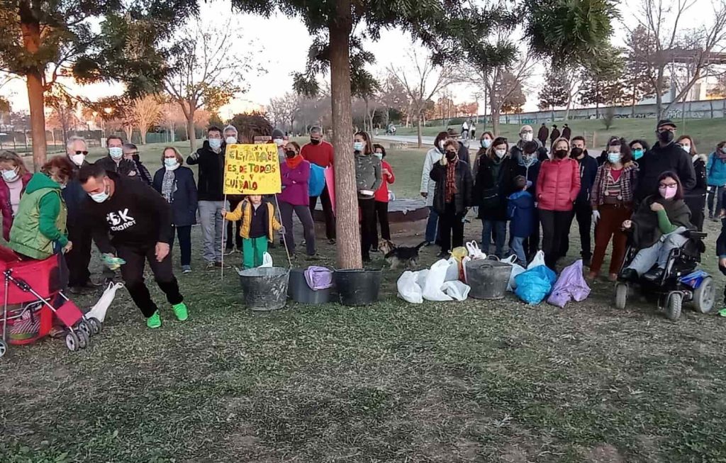 Movilización vecinal para recoger basura en el Parque del Guadaíra / Asociación Parque Vivo del Guadaíra