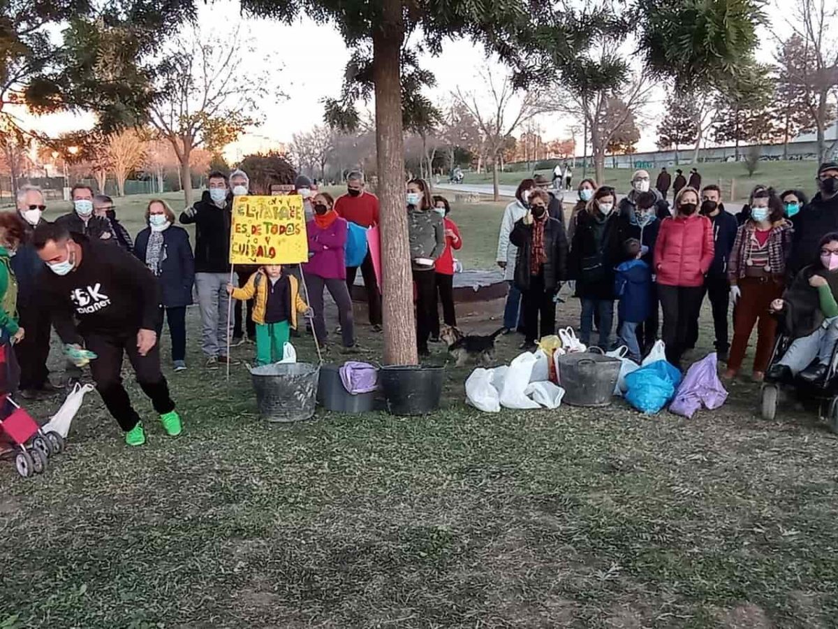 Movilización vecinal para recoger basura en el Parque del Guadaíra / Asociación Parque Vivo del Guadaíra
