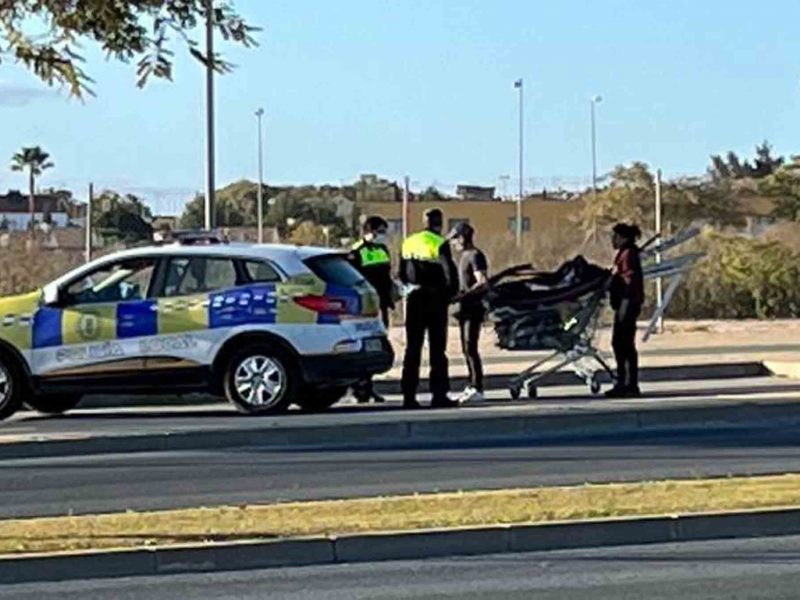 Una pareja intenta robar un edificio en obras en Tomares