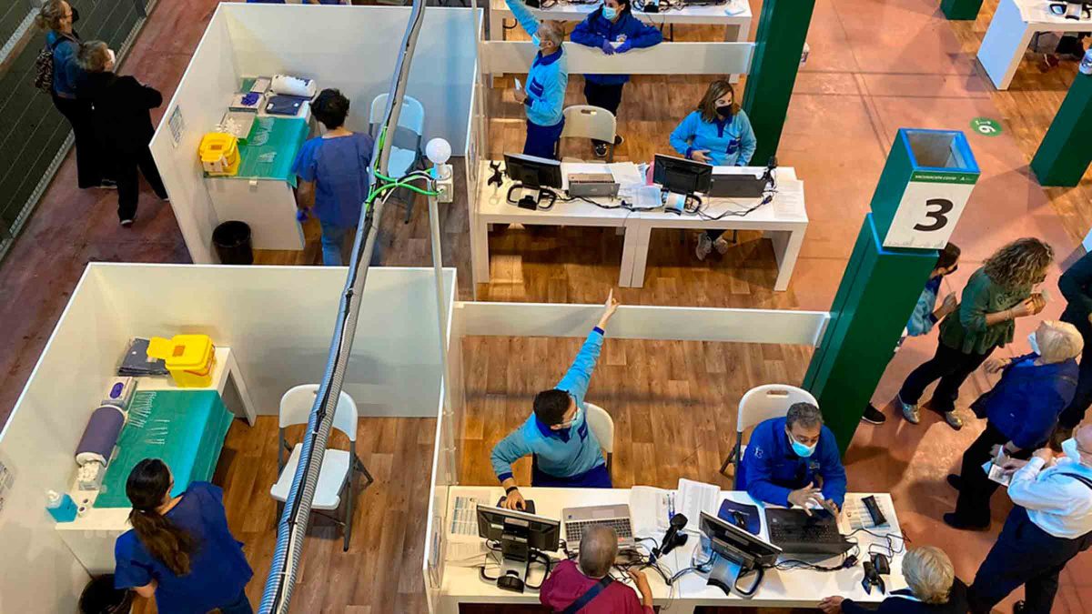 Vacuna contra el covid-19 en el Estadio Olímpico de Sevilla