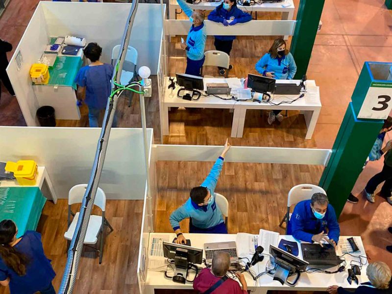 Vacuna contra el covid-19 en el Estadio Olímpico de Sevilla