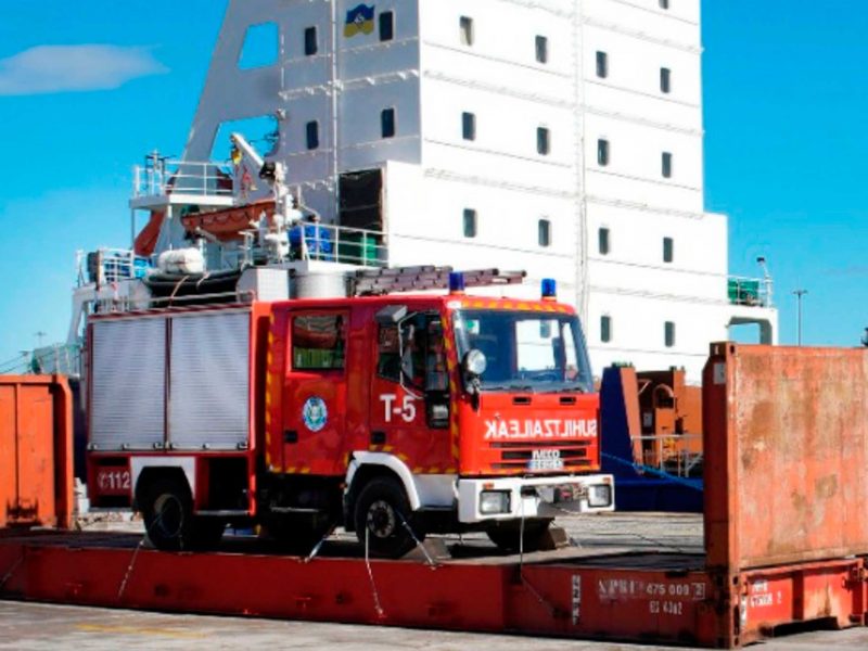 Carga del camión al barco