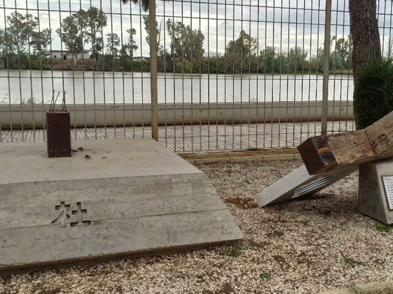 Monumento objeto de acto vandálico en Coria del Río / AD