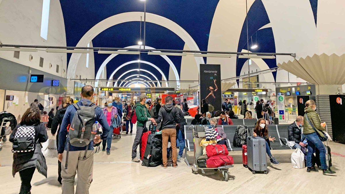 Imagen de pasajeros en el Aeropuerto de Sevilla / SA