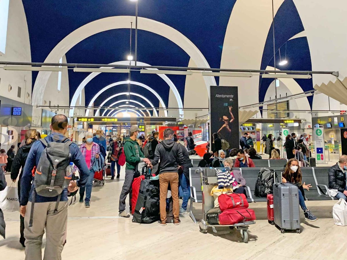 Imagen de pasajeros en el Aeropuerto de Sevilla / SA