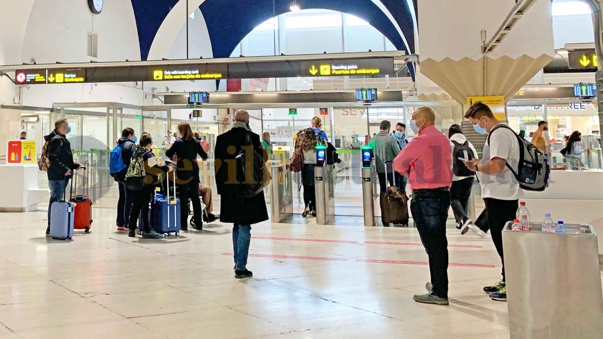 Pasajeros en el Aeropuerto de Sevilla