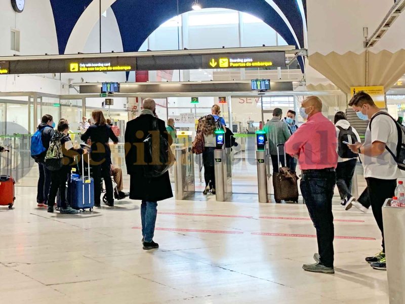 Pasajeros en el Aeropuerto de Sevilla
