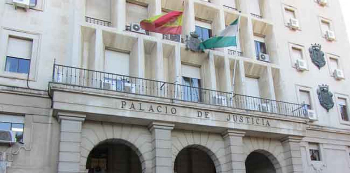 Fachada principal de la Audiencia Provincial de Sevilla.- Archivo
