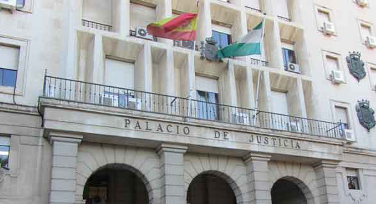 Fachada principal de la Audiencia Provincial de Sevilla.- Archivo