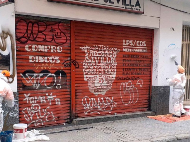 Lipasam limpia pinturas vandálicas de 240 calles