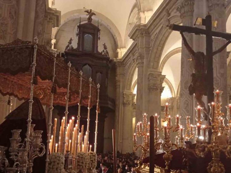 Los dos pasos de la Hermandad del Amor