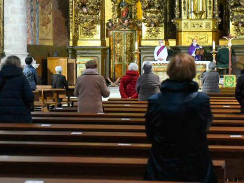 Recomiendan el uso de mascarillas en las iglesias