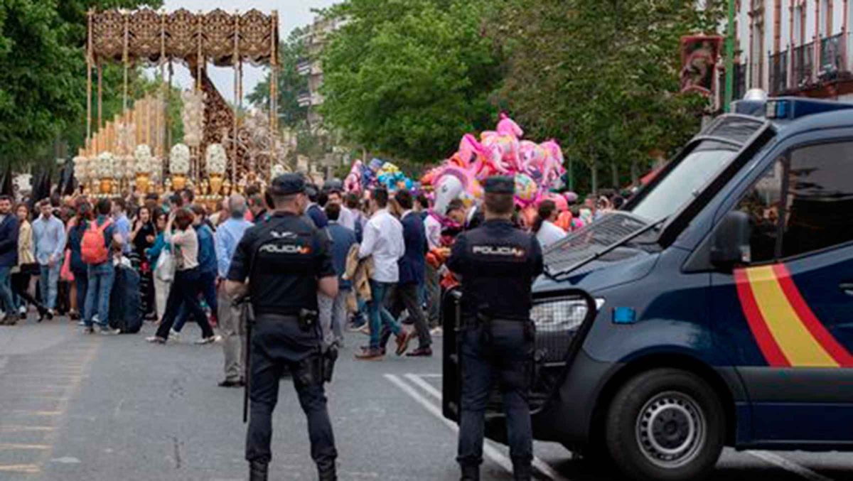 policia nacional en semana santa