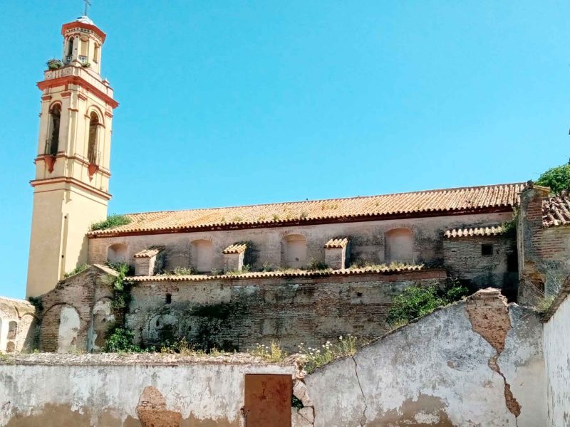 Restauración de una iglesia en La Campana (Sevilla)