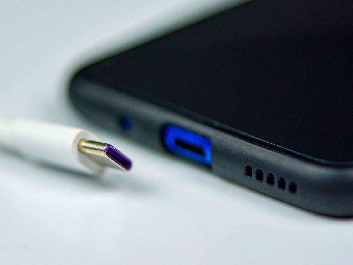 Cargador único en la UE / SA