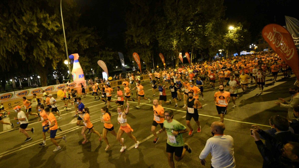 Imágenes de la anterior edición de esta carrera nocturna por el río Guadalquivir