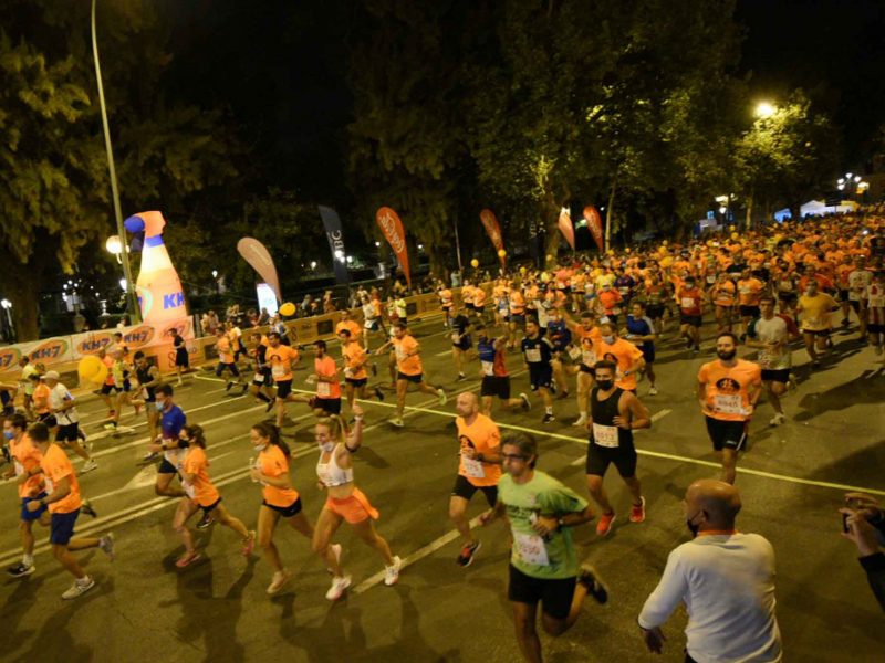 Imágenes de la anterior edición de esta carrera nocturna por el río Guadalquivir
