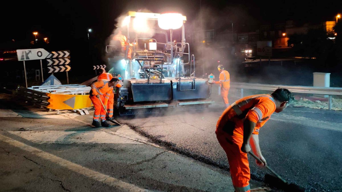 Imagen de las obras que provocan cortes al tráfico en la A-49 de madrugada / SA