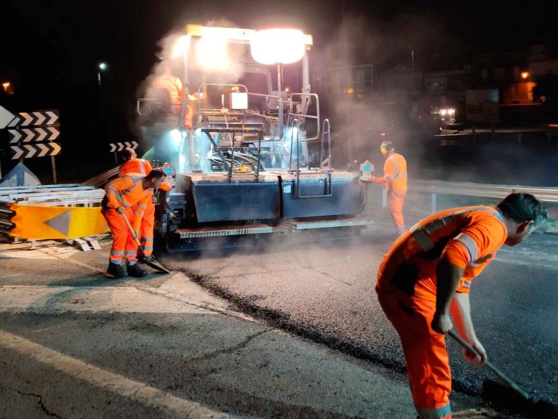Imagen de las obras que provocan cortes al tráfico en la A-49 de madrugada / SA