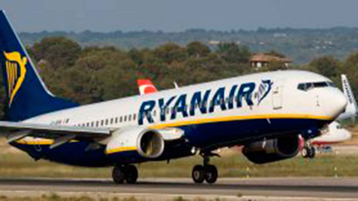 Foto de archivo de un vuelo de Ryanair
