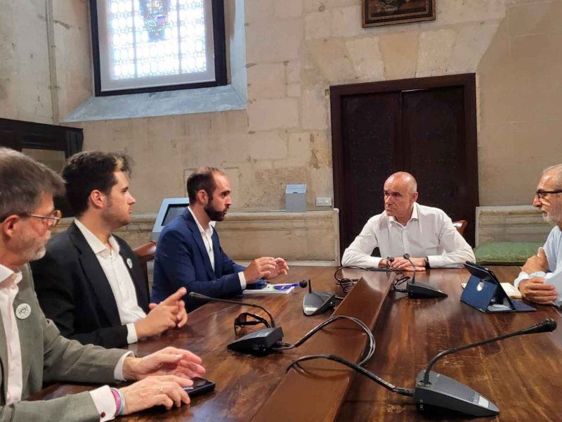 Imagen de la reunión de Sevilla Quiere Metro en el Ayuntamiento de Sevilla / SA