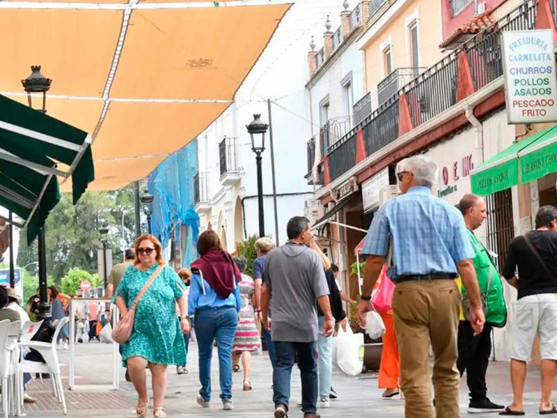 Imagen de toldos en Tomares para combatir la alta temperatura del verano / SA