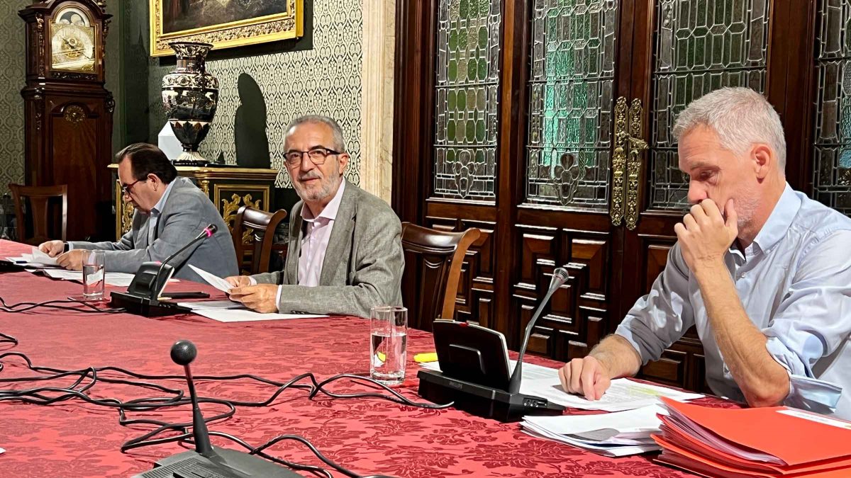 Imagen de la reunión sobre la rehabilitación de la fábrica de tabacos de Sevilla / SA