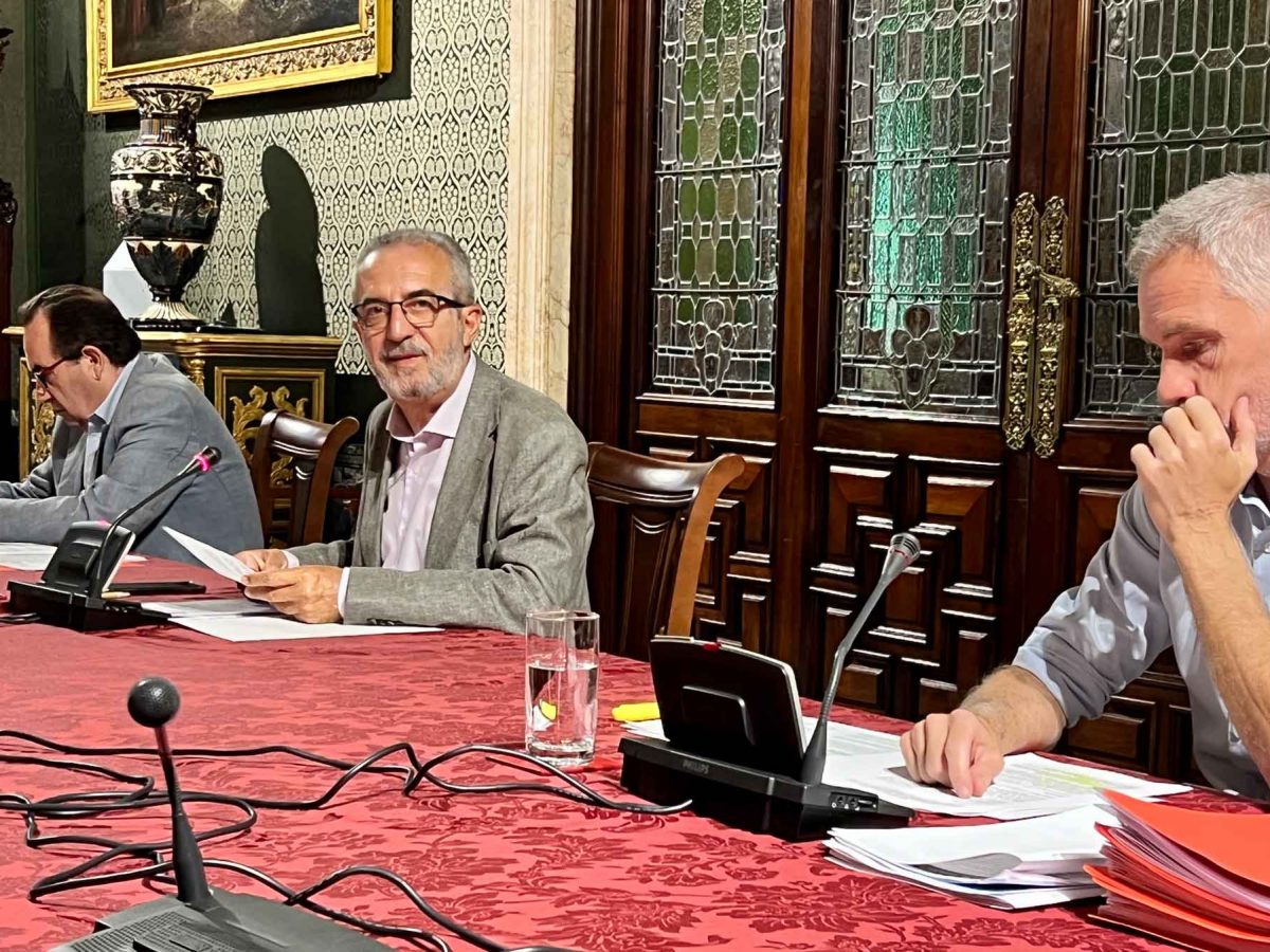 Imagen de la reunión sobre la rehabilitación de la fábrica de tabacos de Sevilla / SA