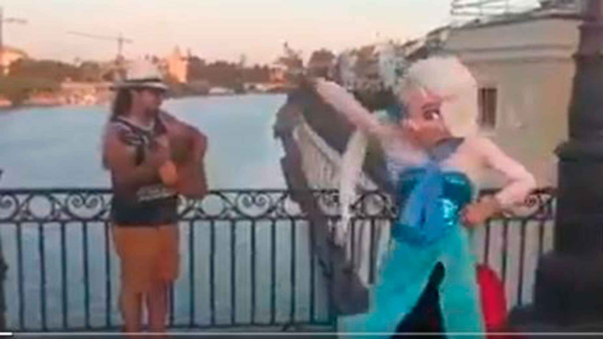 Frozen bailando flamenco en Sevilla / SA