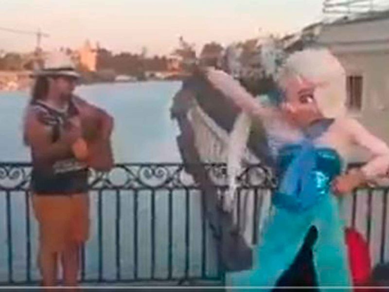 Frozen bailando flamenco en Sevilla / SA