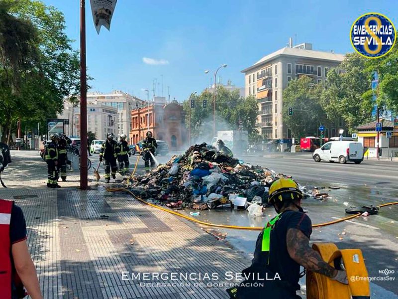 Un camión de residuos prende fuego en el Paseo Colón de Sevilla / SA