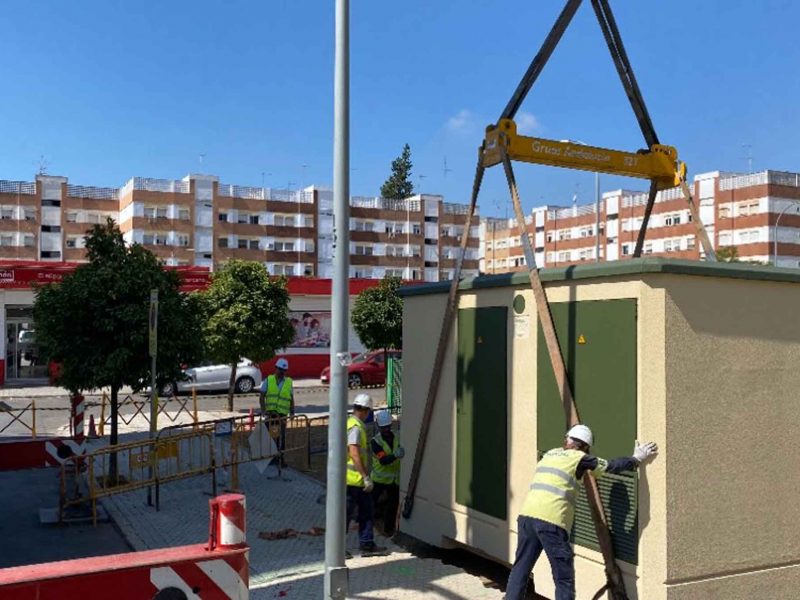 Transformador de Luz en el Polígono Sur / SA