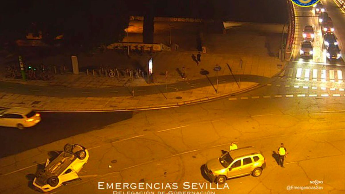 Accidente en Glorieta Olímpica provoca desvíos / Emergencias Sevilla
