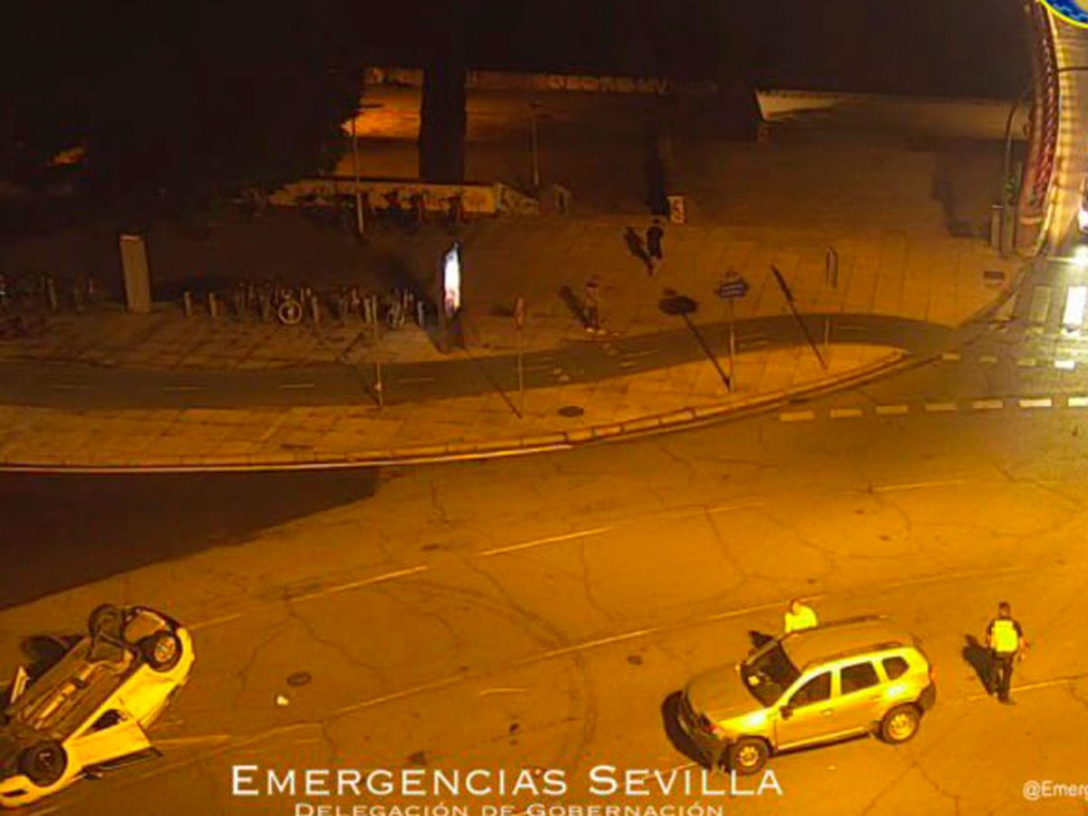 Accidente en Glorieta Olímpica provoca desvíos / Emergencias Sevilla