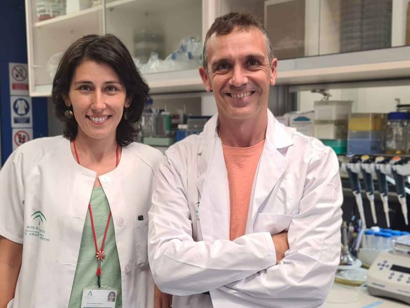 Investigadores del IBIS Diana Aguilar Morante y Daniel Gómez Cabello