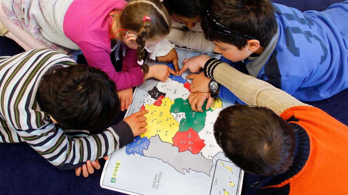 Imagen de la vuelta al cole de niños ciegos de la ONCE en Sevilla / SA