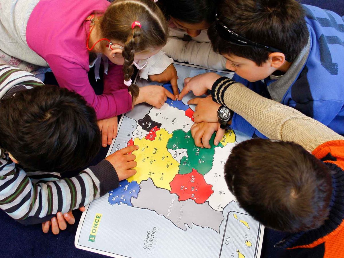 Imagen de la vuelta al cole de niños ciegos de la ONCE en Sevilla / SA