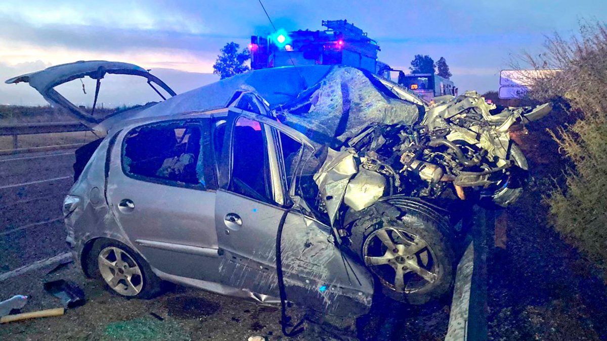 accidente mortal entre un coche y un turismo en Guillena / SA