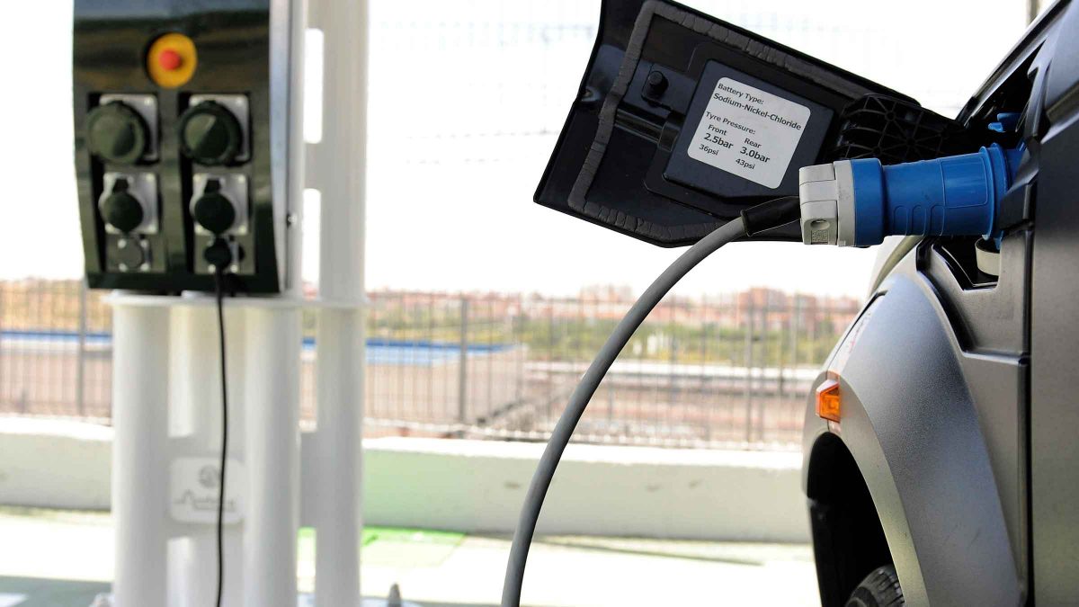 Imagen de un punto de recarga para coches eléctricos de Adif / SA