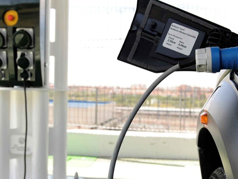 Imagen de un punto de recarga para coches eléctricos de Adif / SA