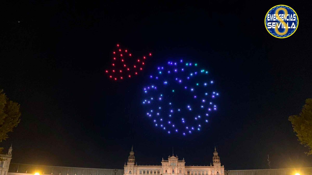 Imagen del espectáculo de drones de Plaza de España / Emergencias Sevilla