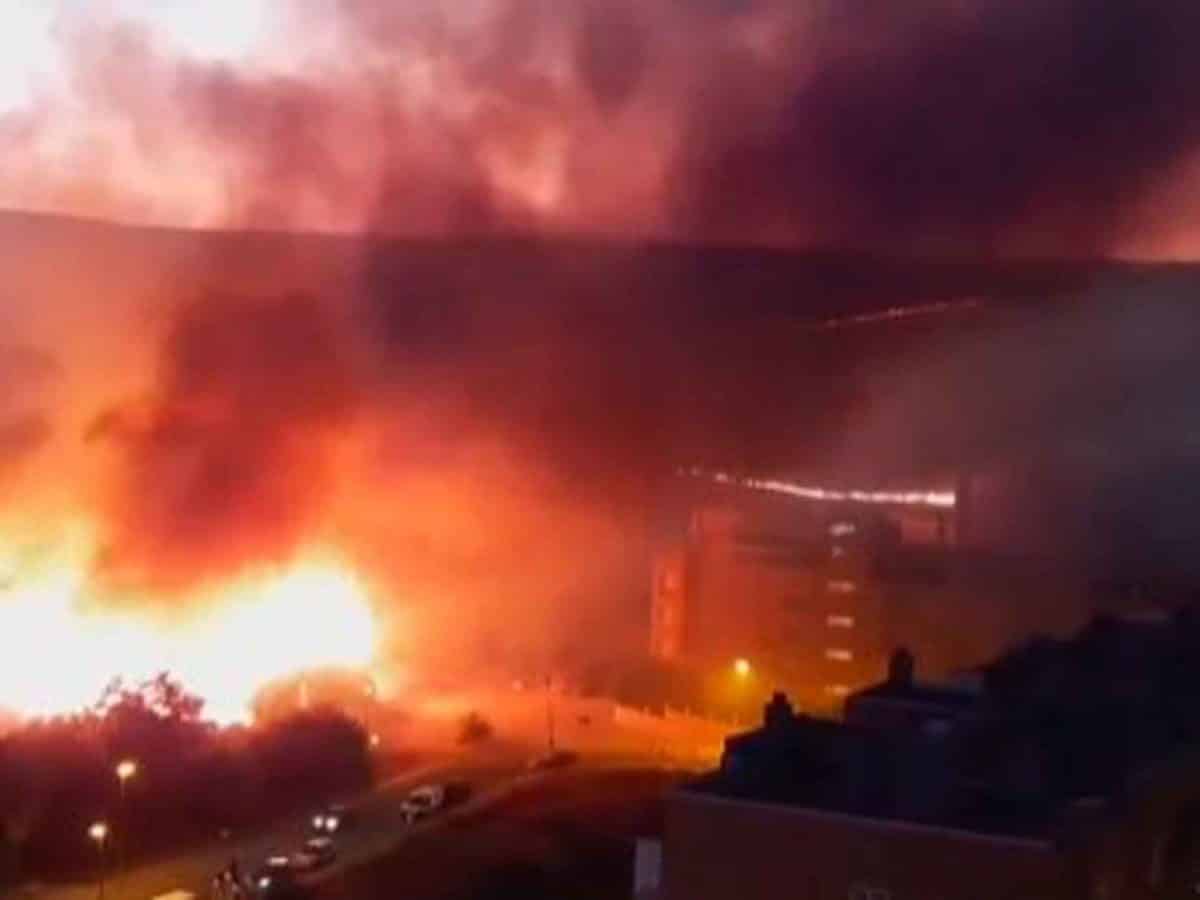 Incendio en zona de viviendas de Camas / AD