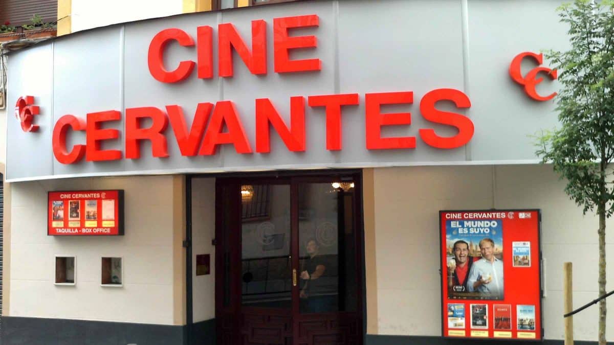Cine Cervantes, en la calle Amor de Dios