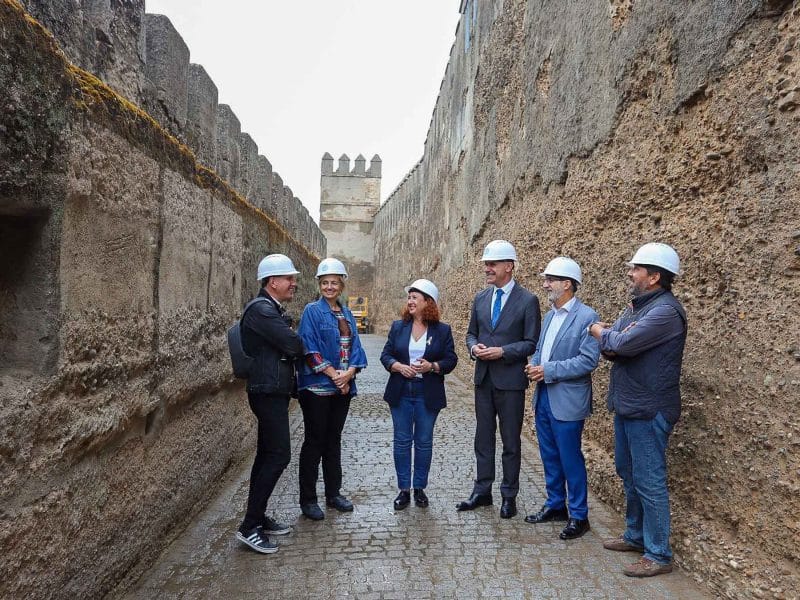 Obras en la Muralla de la Macarena / SA