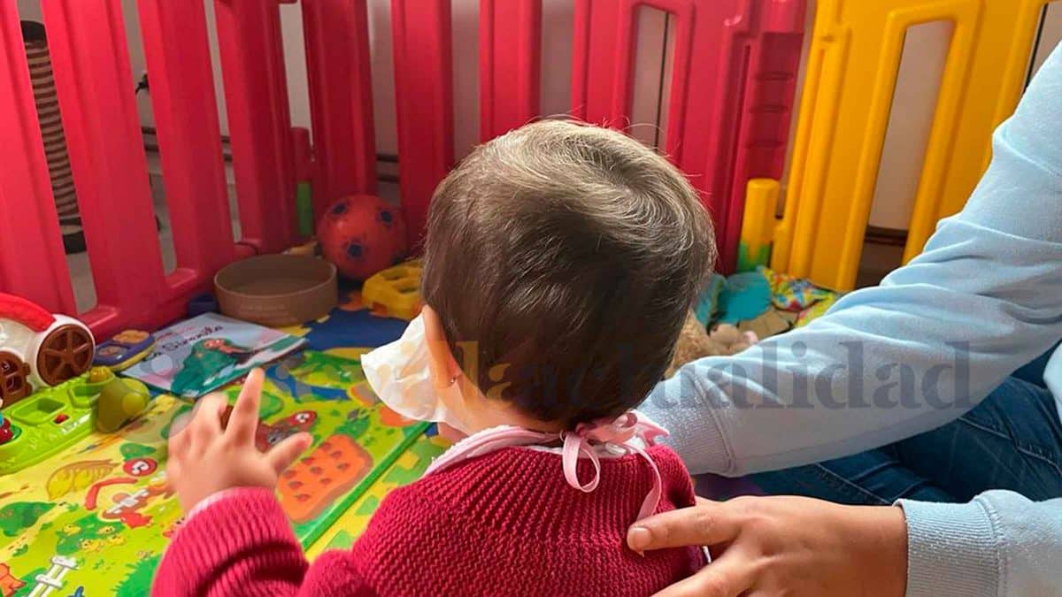 Imagen de un bebé de un año con bronqueolitis / SA