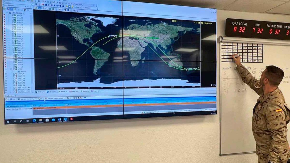 Imagen de la trayectoria del cohete chino por el espacio aéreo de España / SA