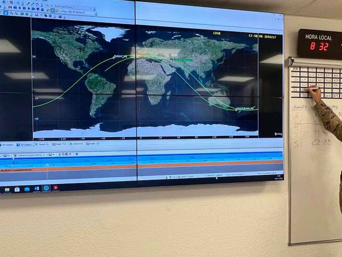 Imagen de la trayectoria del cohete chino por el espacio aéreo de España / SA